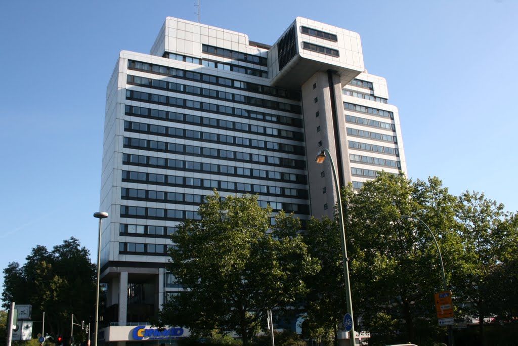 Conrad-Büro; Kleiststrasse ecke Martin-Luther-Strasse, Berlin. by Carl030nl