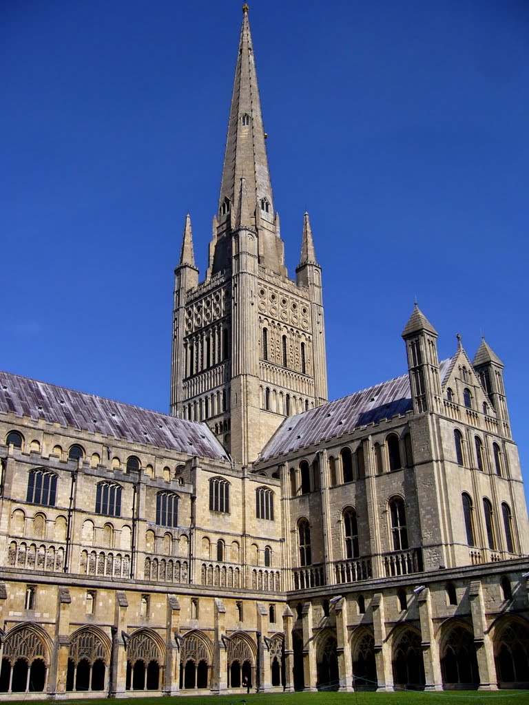 Norwich Cathedral by Yanat