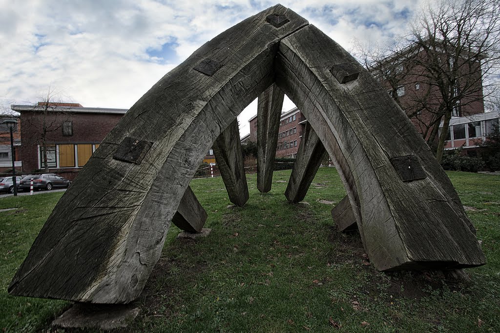 Unfallklinik Park Skulptur by leifgrimm