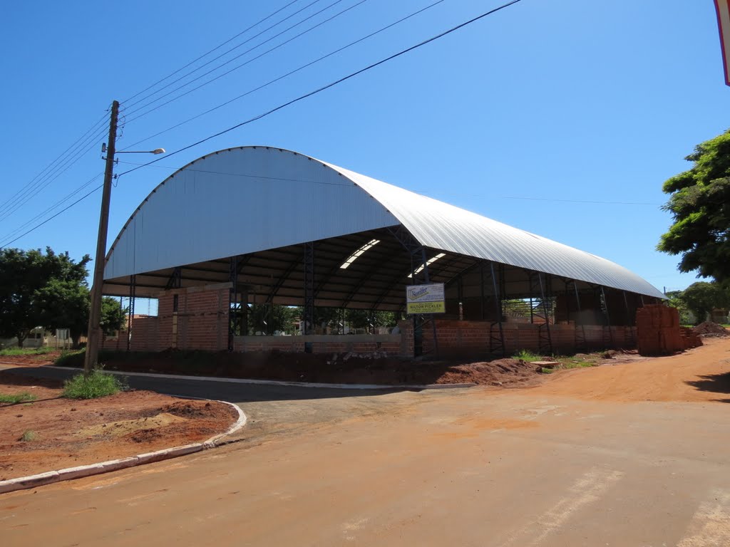 Ginásio de esportes sendo construído em Brasilândia do Sul, PR. by Ricardo Mercadante