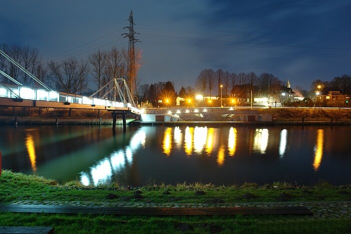 Roter Platz by Erdal Torun