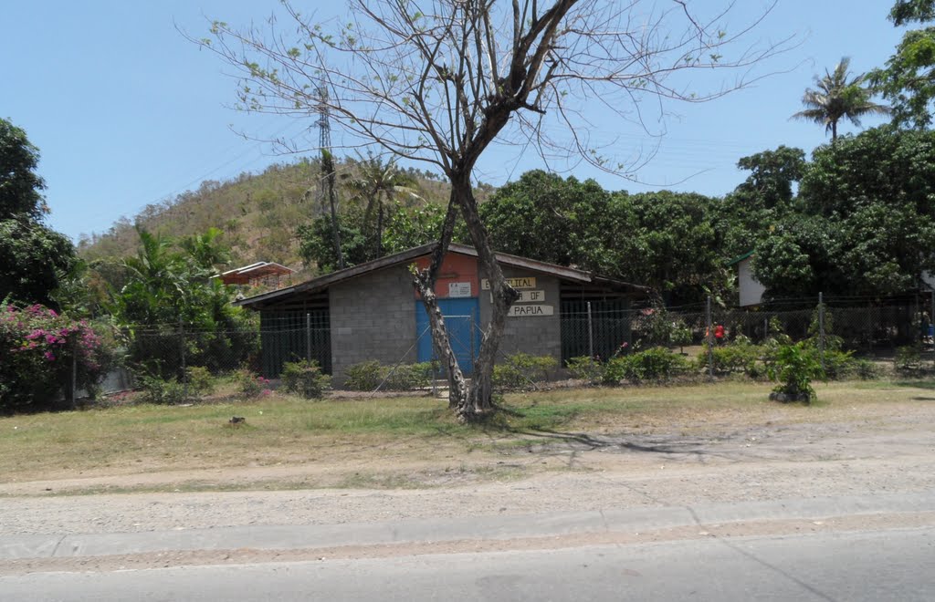 A Building along Boragaino Road in HOHOLA North area, on 22-10-2011 by Peter John Tate,