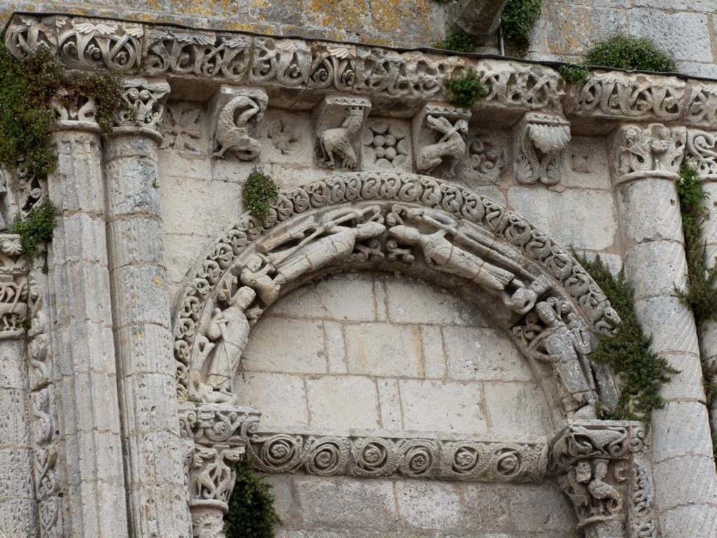 Eglise St Nazaire Corme-Royal : Les vertus piétinent les vices by Daniel Pelletier