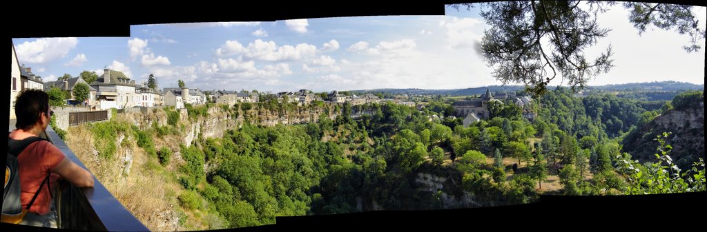 BOZOULS [12] - Vue panoramique du village et des gorges du Dourdou (août 2008) by Michel Chanaud