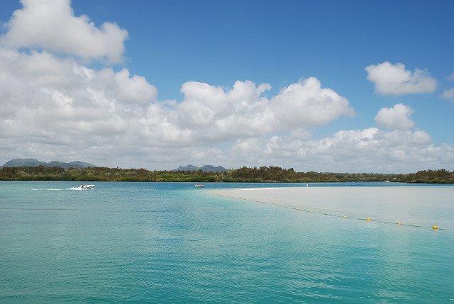 Ile aux cerfs (île Maurice) by Gwenaël LORIETTE