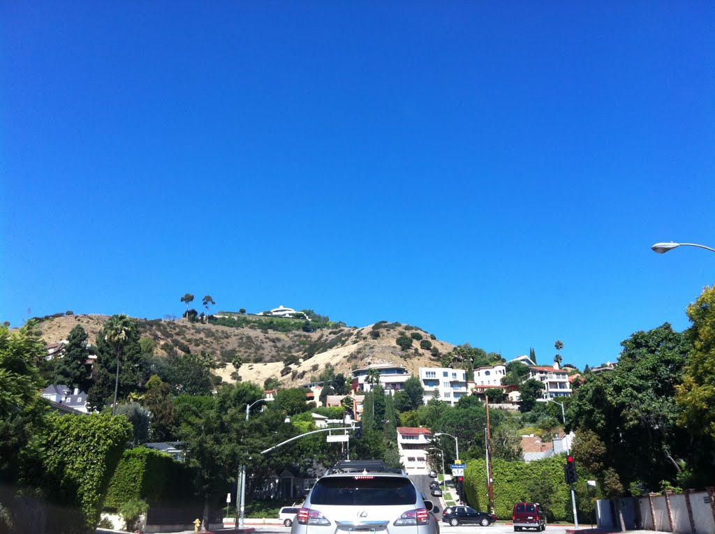 Hollywood Hills seen from the Fairfax Ave. by BacchaS