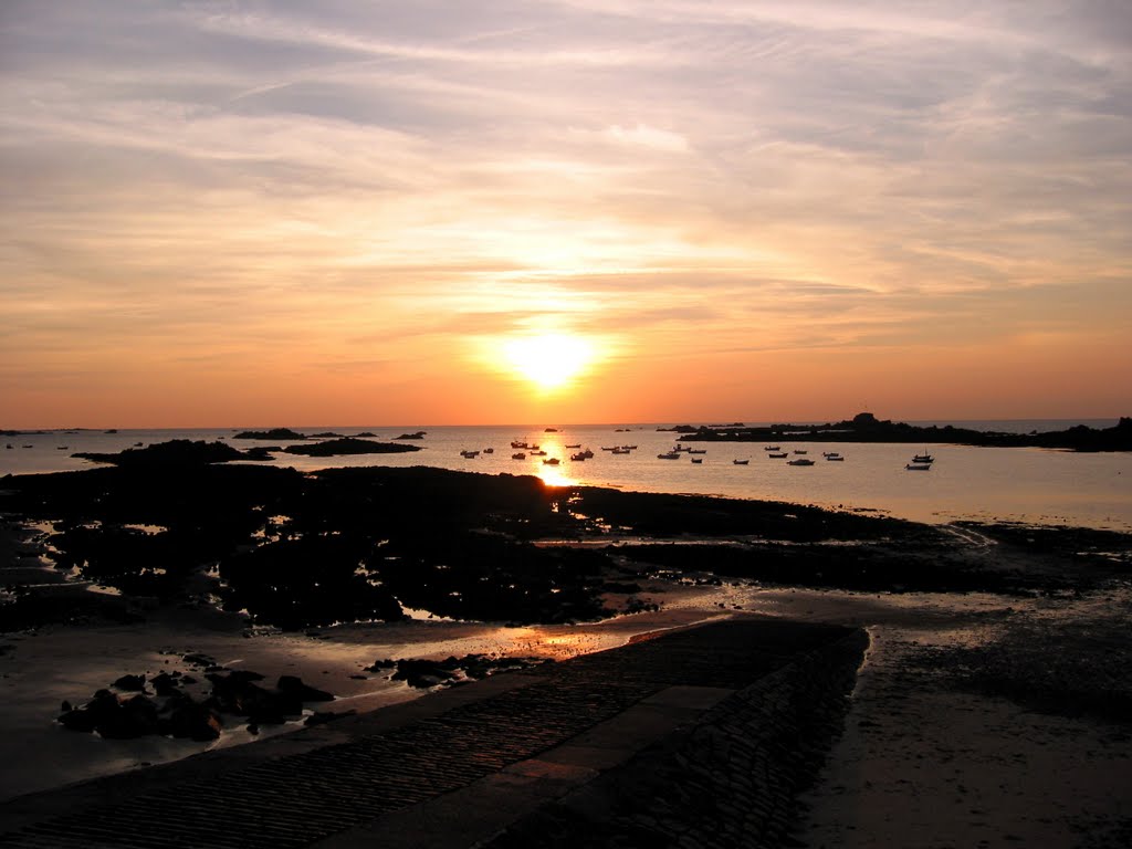 Cobo Guernsey Sunset by jueanu