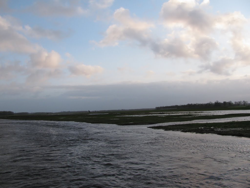 River Hunze from Bonnerklap-bridge during 2012 flooding, looking south. by Panoronnio