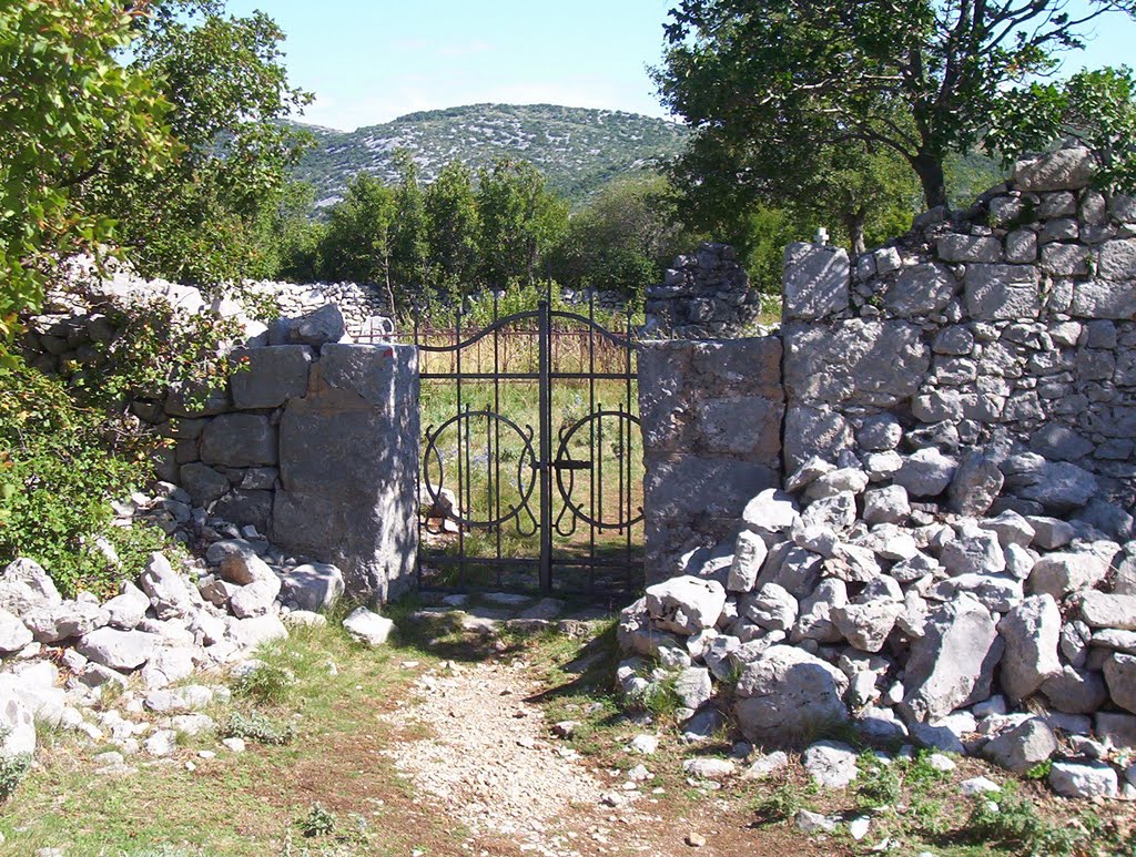 Circular Cemetery ruins Ledenice by Sergio Furore