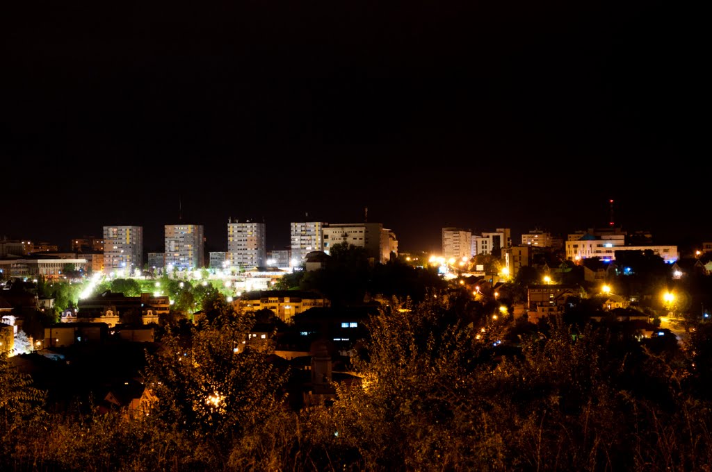 Slatina, Olt, Romania privita noaptea de pe Dealul Gradiste by barbuiaalin