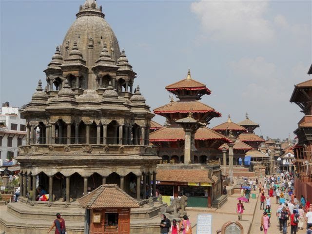 Durbar square in Patan = Дворцовая площадь в Патане by A.Borschevski