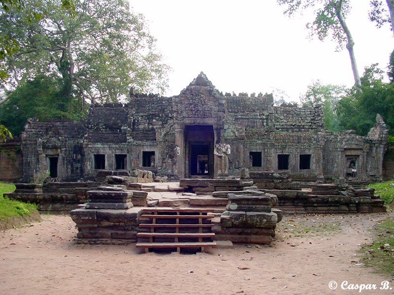 Prea Khan temple's entrance (Cambodia, 2003) by Caspar B.