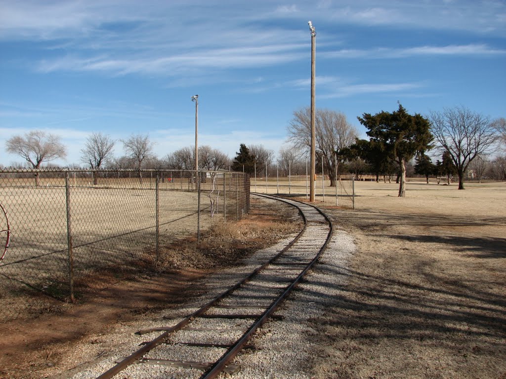 Kingfisher Park Train tracks by robawalker