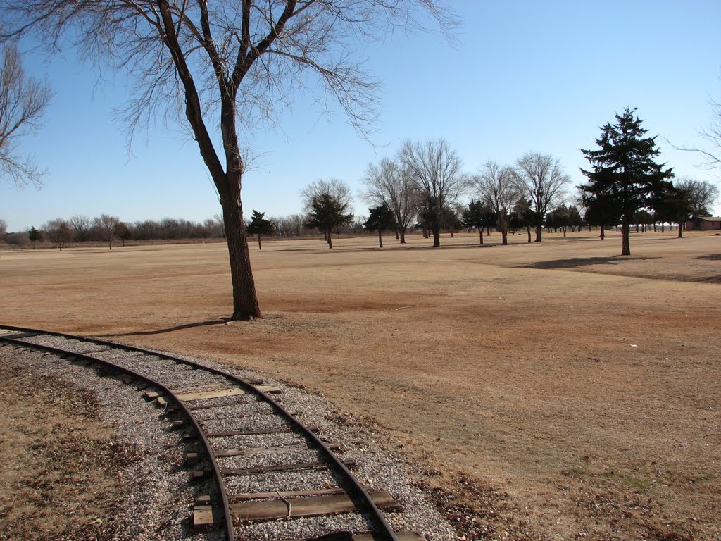 Kingfisher Park Train tracks by robawalker