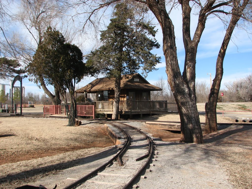 Kingfisher Park Train tracks by robawalker