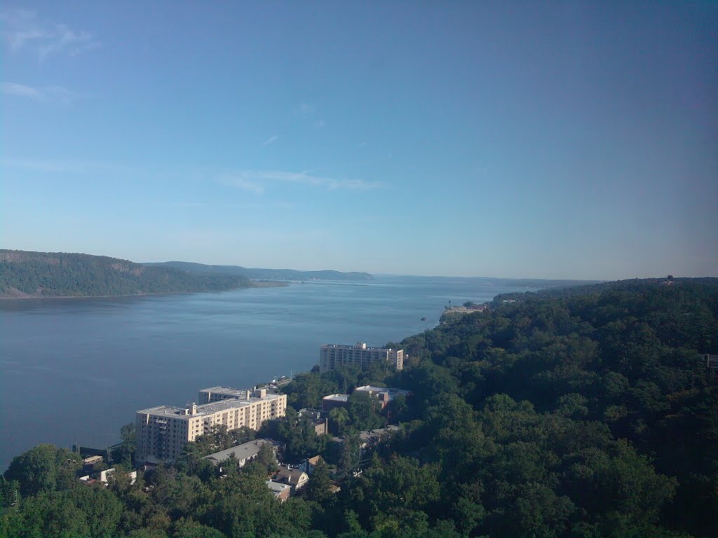 HUDSON RIVER LOOKING NORTH FROM YONKERS NEW YORK by KC2SCB