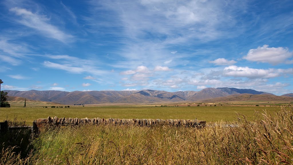 View to southern end of Hawkdun Range from Hill's Creek by jokertrekker