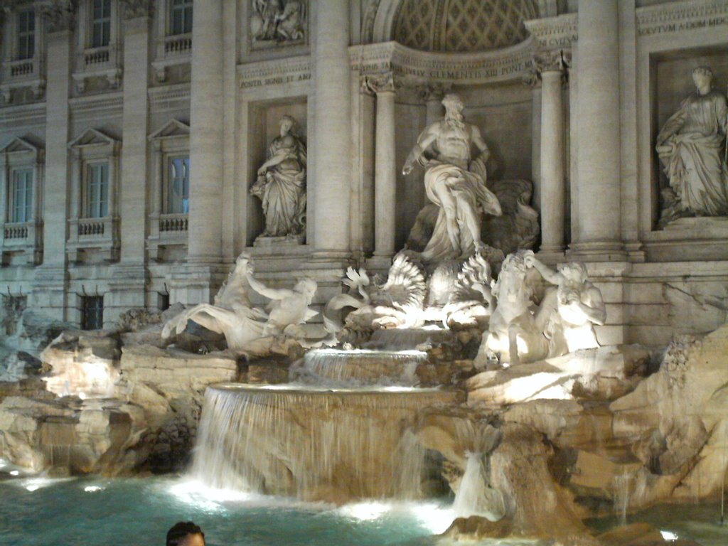 Trevi Fountain by yiannis1