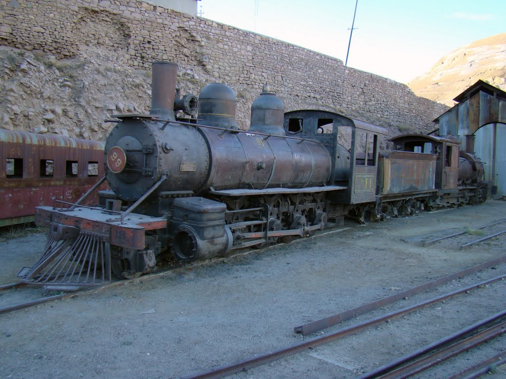 Pulacayo's railways and trains cementery by Ecopas