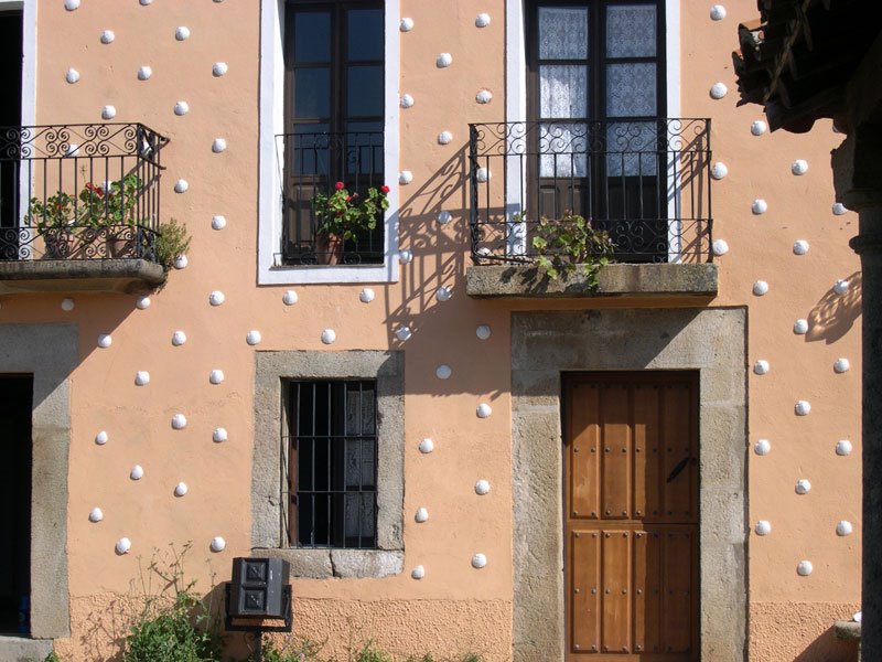 Casa en la plaza by juan jarvi