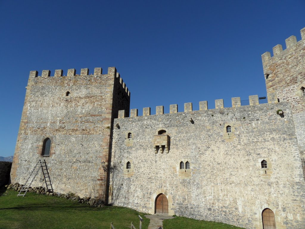 La Fuga II - Castillo De Argüeso - Cantabria by laura&paula