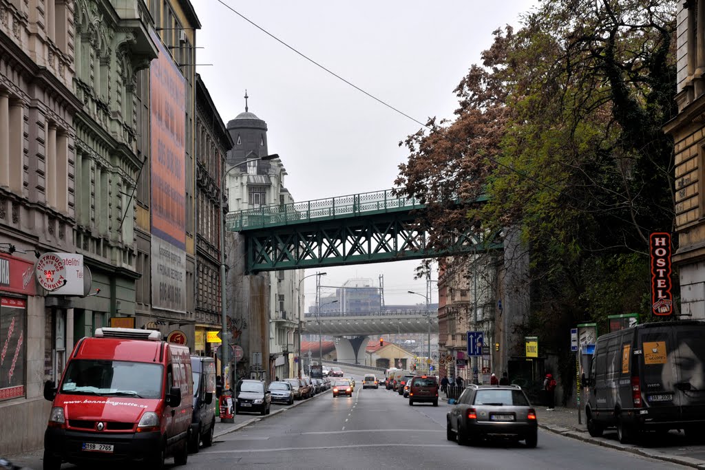 Prague disused railway bridge by crjennings.com