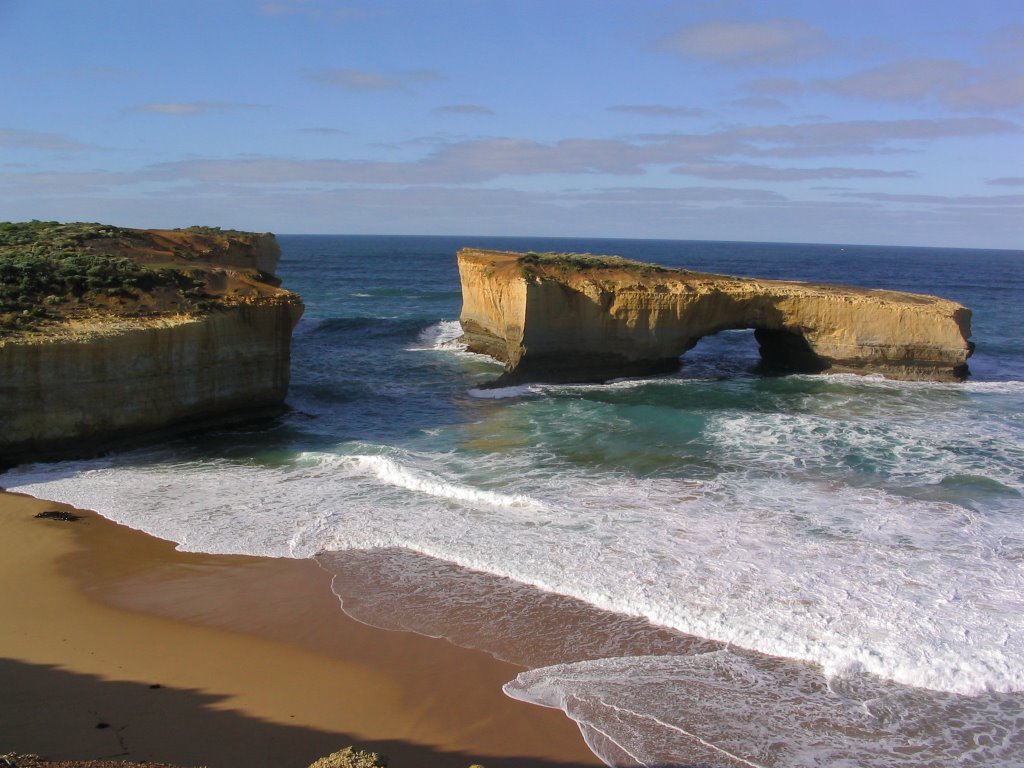 Great Ocean Road, London Bridge by docryber