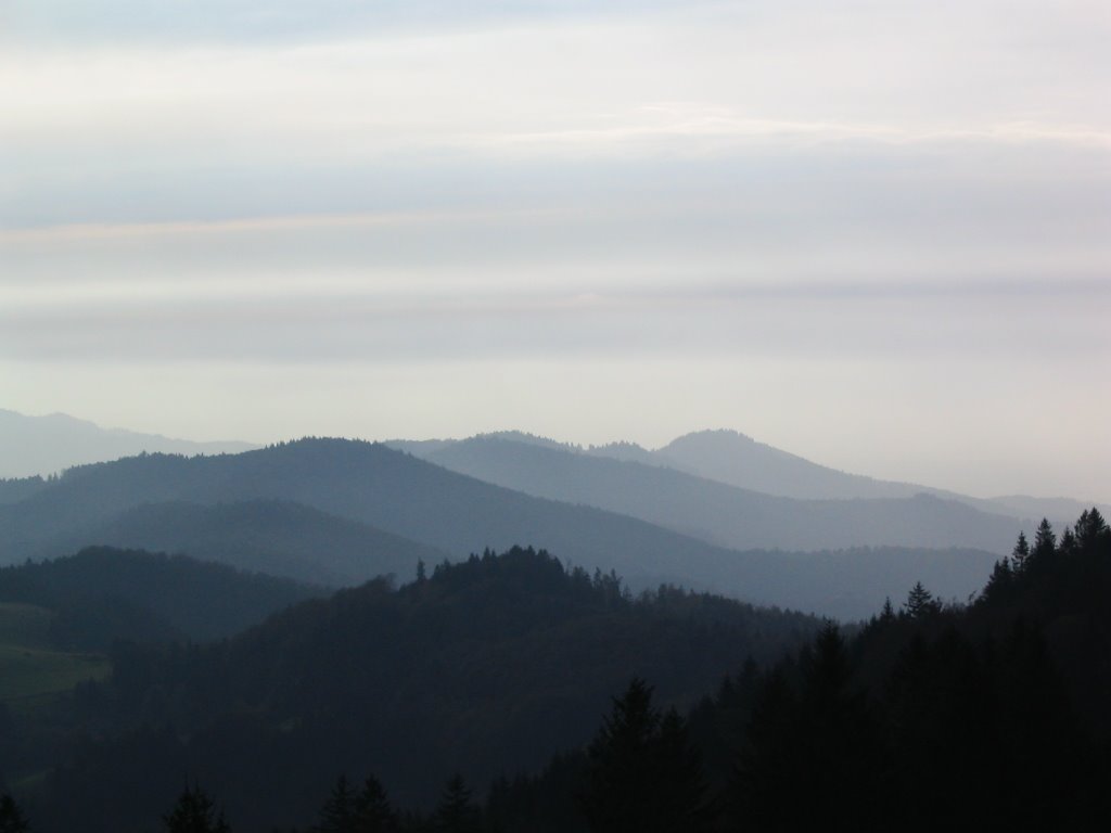 Stohren, view over the mountain tops by docryber