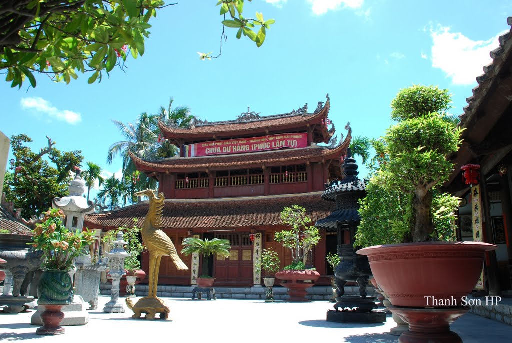 Tam quan kiêm gác chuông chùa Dư Hàng, Hải Phòng by Nguyễn Thanh Sơn