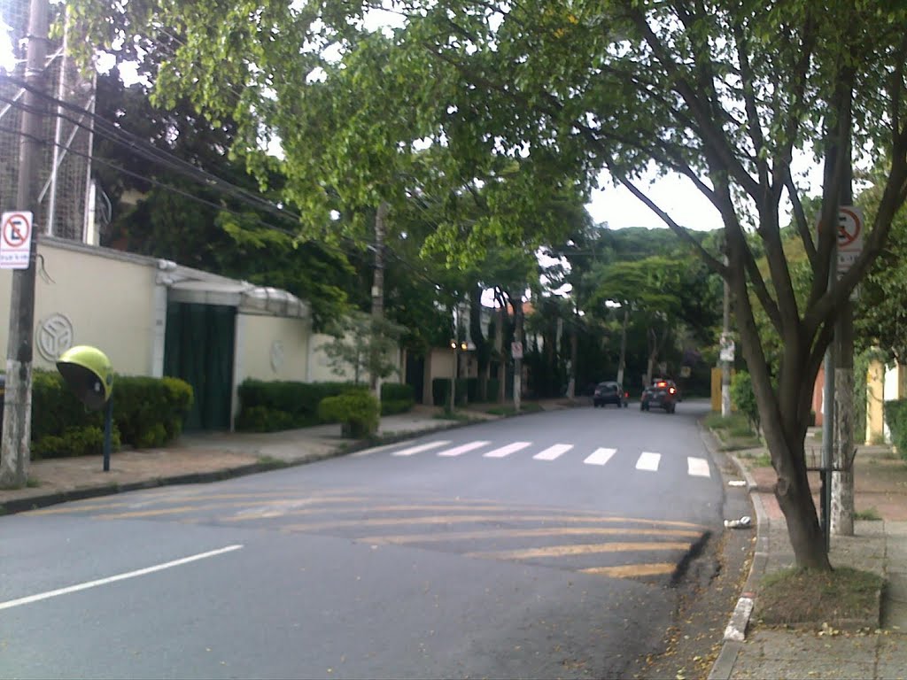 Rua Austria, Jd. América, São Paulo, SP by André Moises