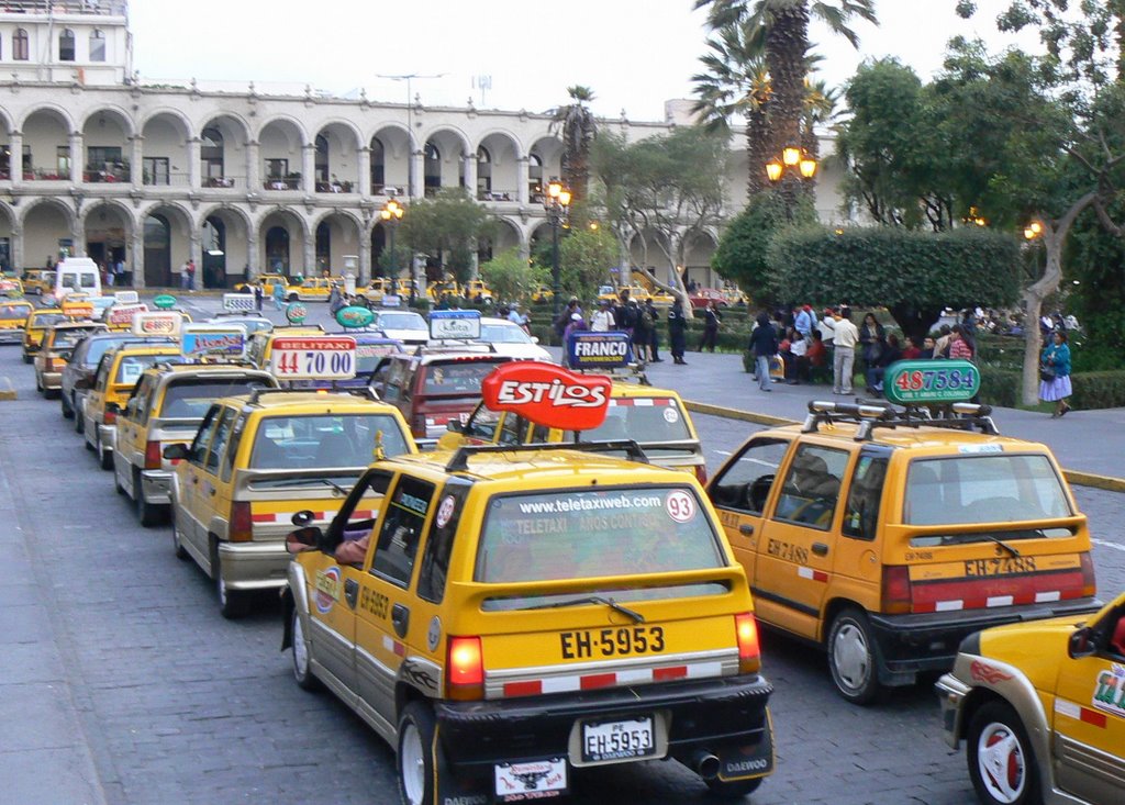 Arequipa, Plaza de Armas by Nicola e Pina Peru