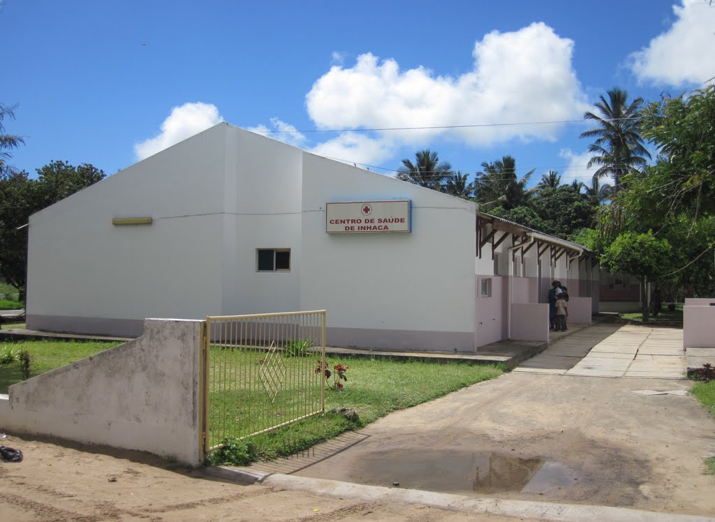 Hospital - Centro De Saude De Inhaca by Charles Vrey