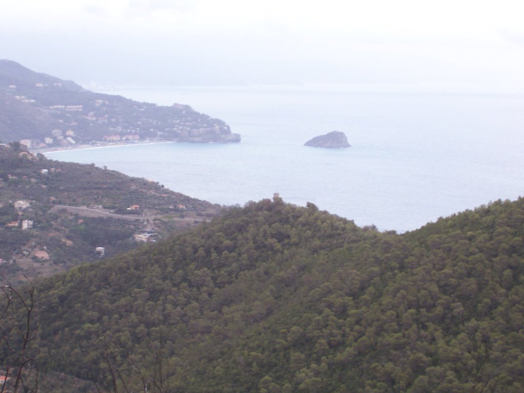 Isolotto di Bergeggi visto da Capo Noli by Davide Bonanno