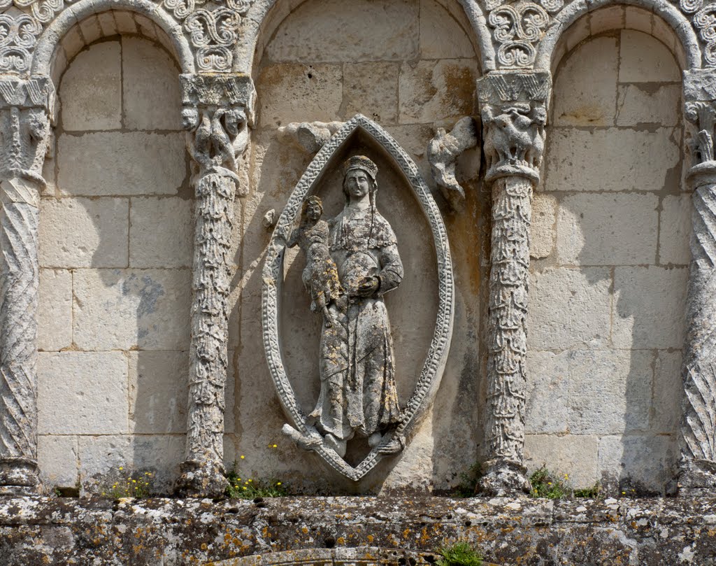 Vierge à L'enfant dans une mandorle   Rioux by Daniel Pelletier