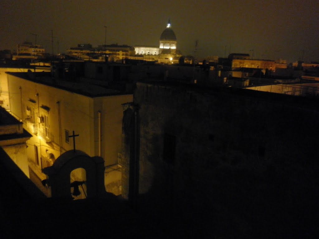 Cerignola by night, tetto della Chiesa di San Biagio e Cupola del Duomo by VincenzoDesantis