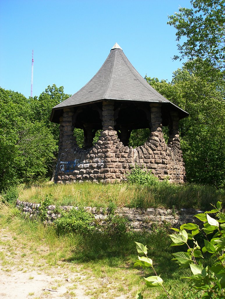 Witch's Hat Pavilion - Neversink Mountain by JJHouston