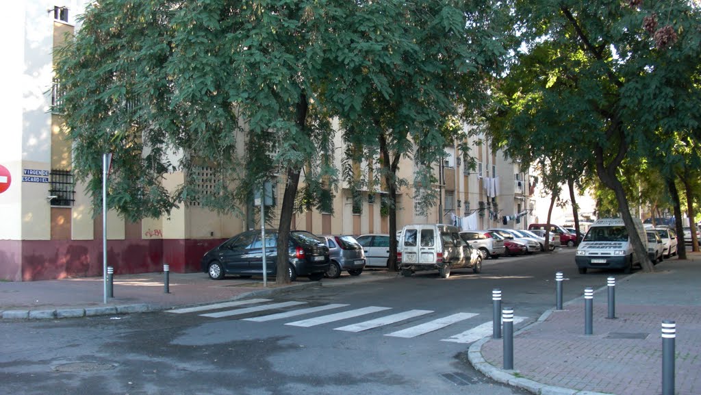 Calle Virgen de Escardiel, Sevilla 2012 by PepeTenorio