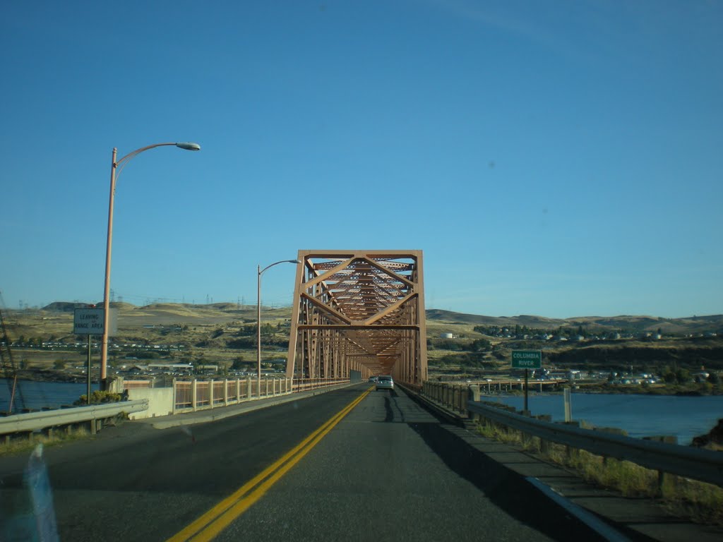 Near Dallesport, OR: Approaching the Dalles Highway Bridge, 2008 by tceng