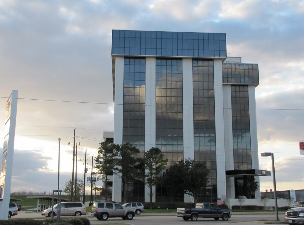 Traffic passing on SH 6 at Memorial Dr. - View from Exxon gas station with office building in the background (looking West) by WOLFGANG HOUSTON WEST