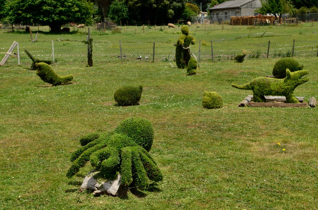 Topiary Spider by CraigWS