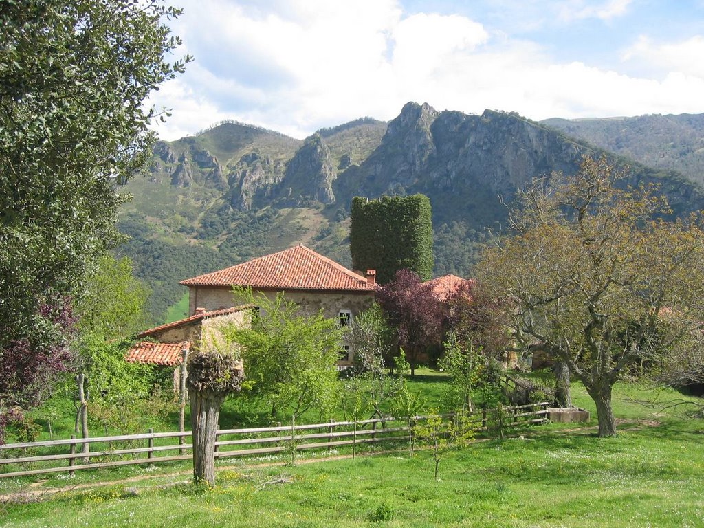 Mogrovejo (La Liébana) by La Casa del Chiflón