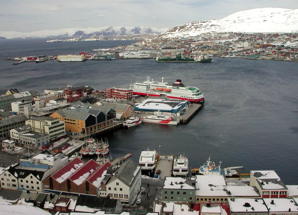 Hammerfest. M/S Polarlys ved kai og Melkøya i horisonten by H.Jelstad