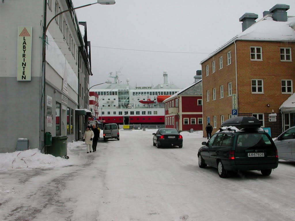 Sjøgata og M/S Polarlys by H.Jelstad