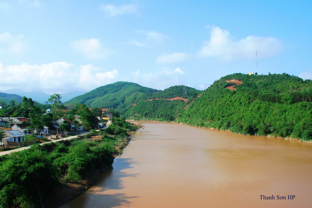 Vùng thượng nguồn sông Tiên Yên by Nguyễn Thanh Sơn