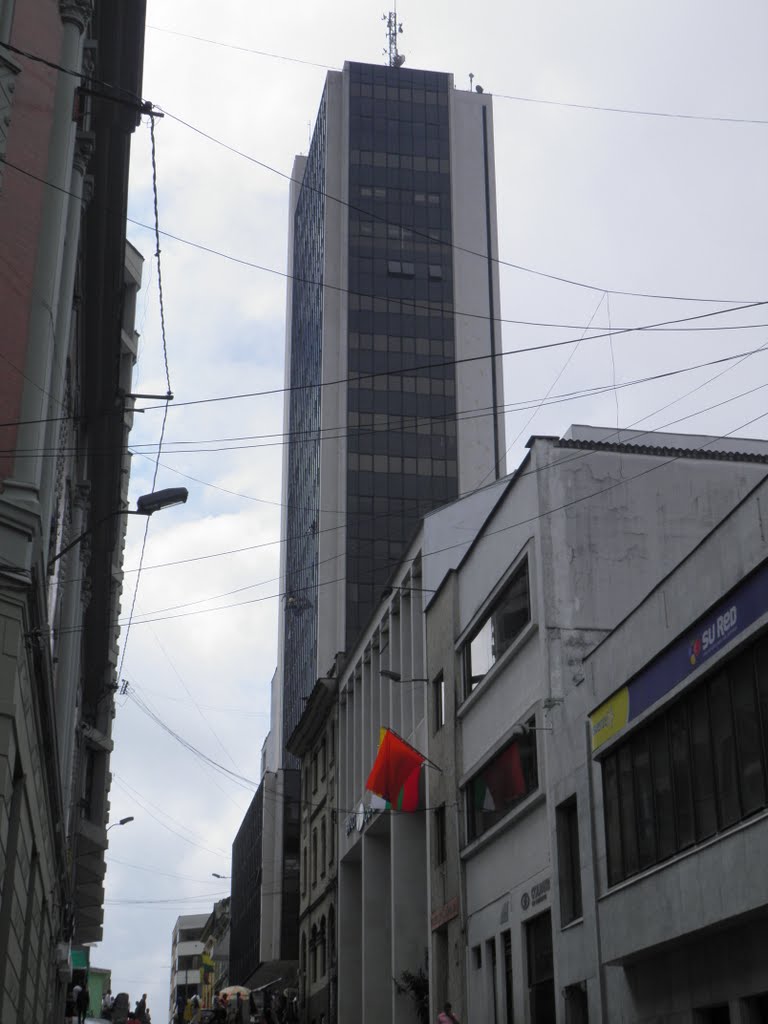 EDIFICIO GNB SUDAMERIS (Gilex Holding Bank Sudameris Building) [Manizales] by Mayron Urquijo Patiño