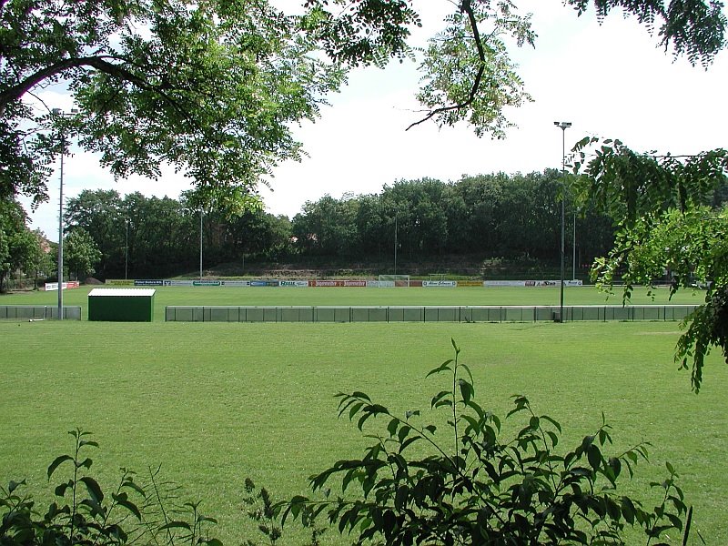 FC-Stadion und Trainigsplatz in Burg (Dithm.) by Heiner Jennes