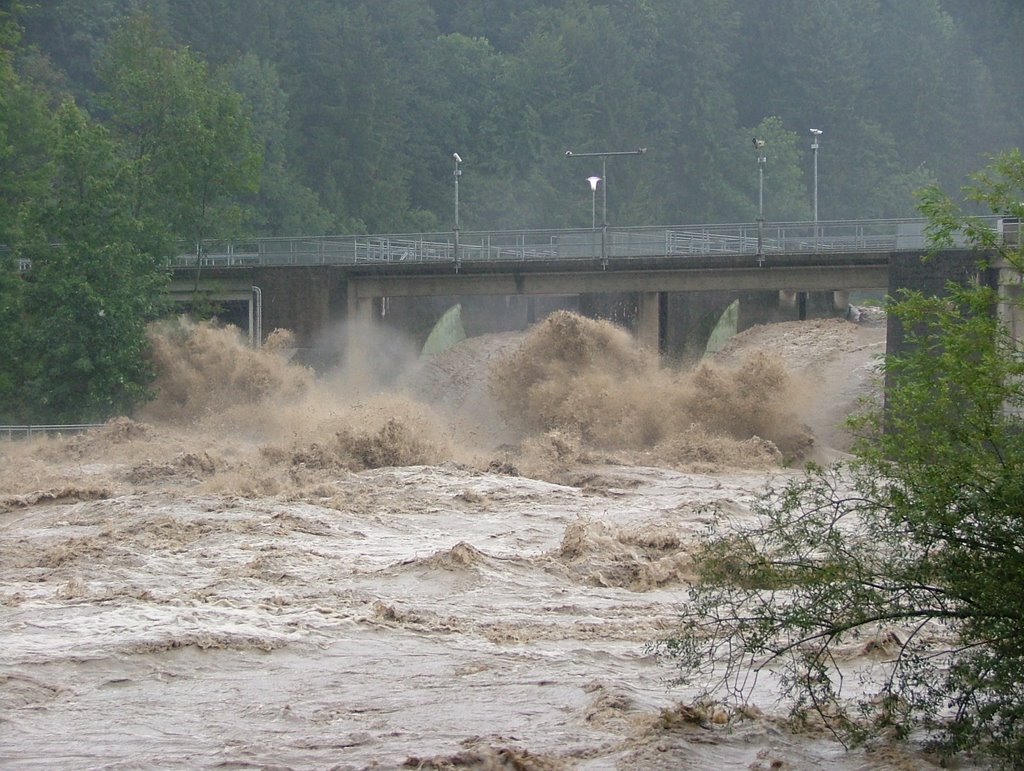 Iller,Jahrhunderthochwasser an der Staustufe Wasserei anno 2005 by Richard Mayer