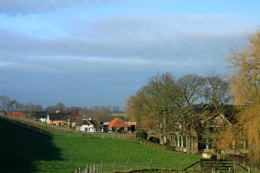 Buurtschap Honswijk onder aan de Lekdijk bij Schalkwijk. by watersnip