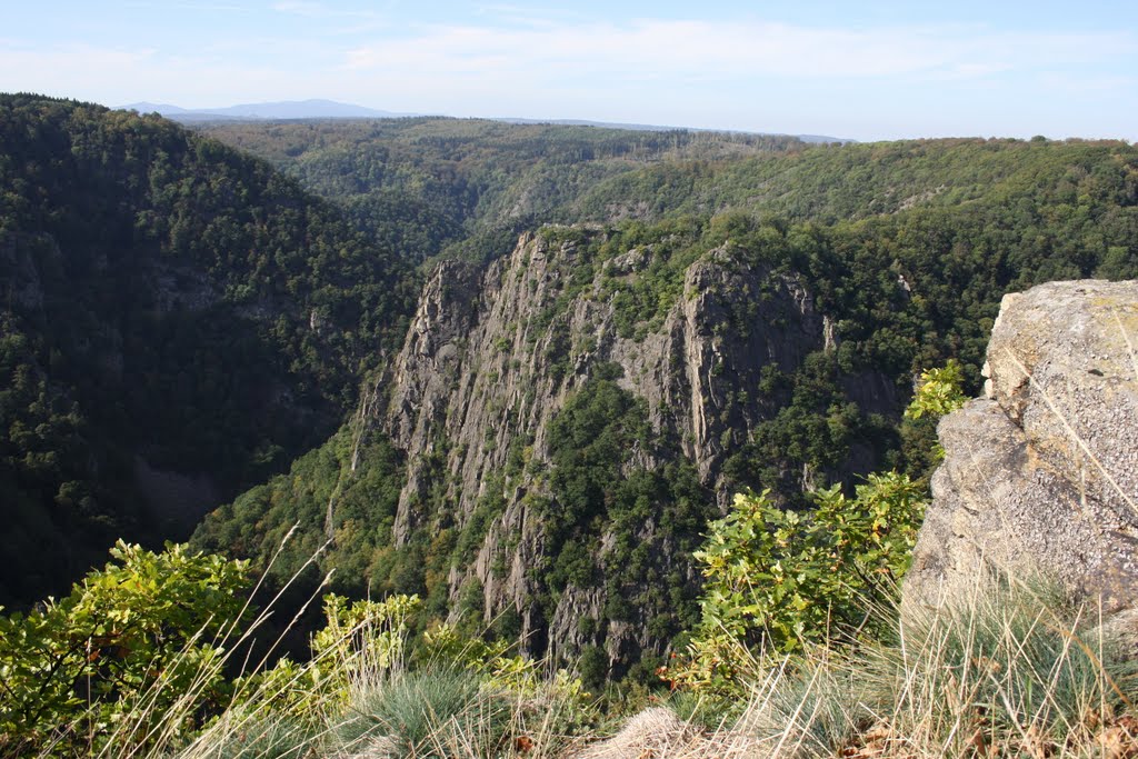 Blick vom Hexentanzplatz über das Bodetal zum oberen Harz by Gottfried Hoffmann - der Thüringer