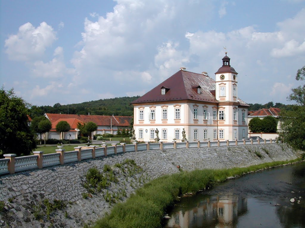 Stenovice, Sth Plzen by Derek Emson